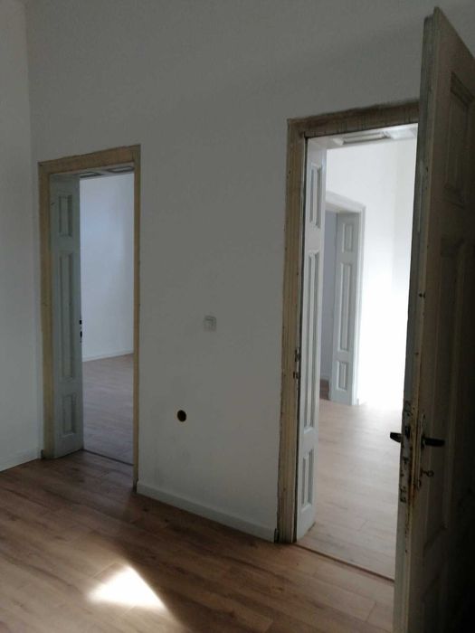 Помещения под наем подходящо за офис или магазин