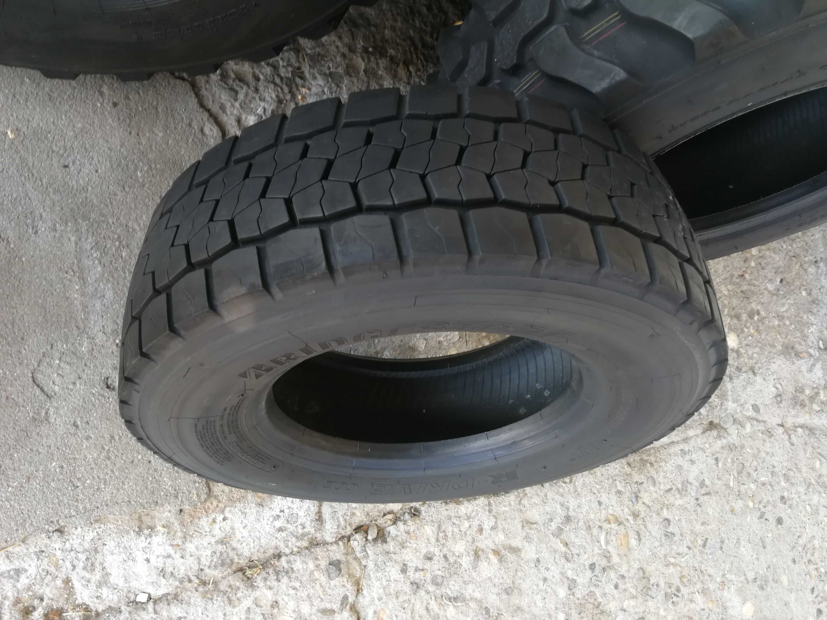 1 тежкотоварна гума R17.5 265/70 Bridgestone R-Drive 002 138/136M