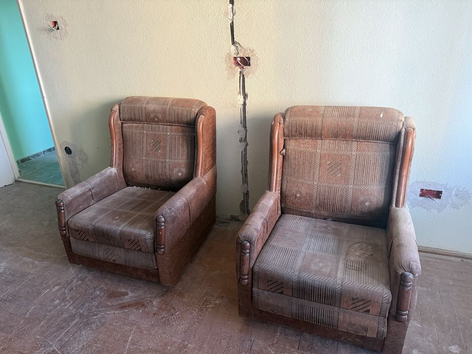 Canapea+ fotolii + dulapuri