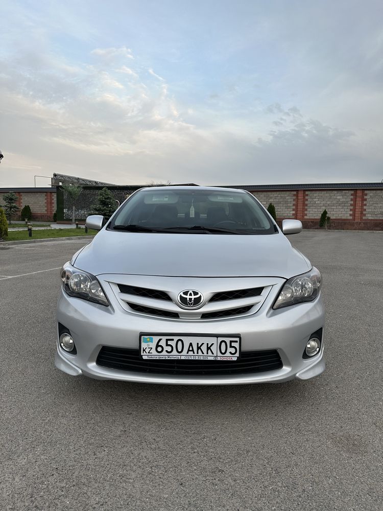 Toyota carolla 2013 год