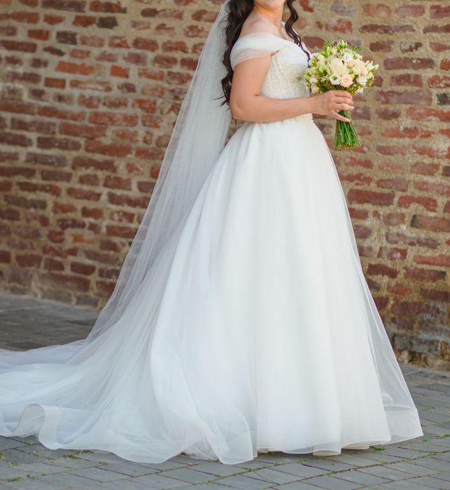 Rochie mireasă  ,SUPERBĂ ,model unicat .