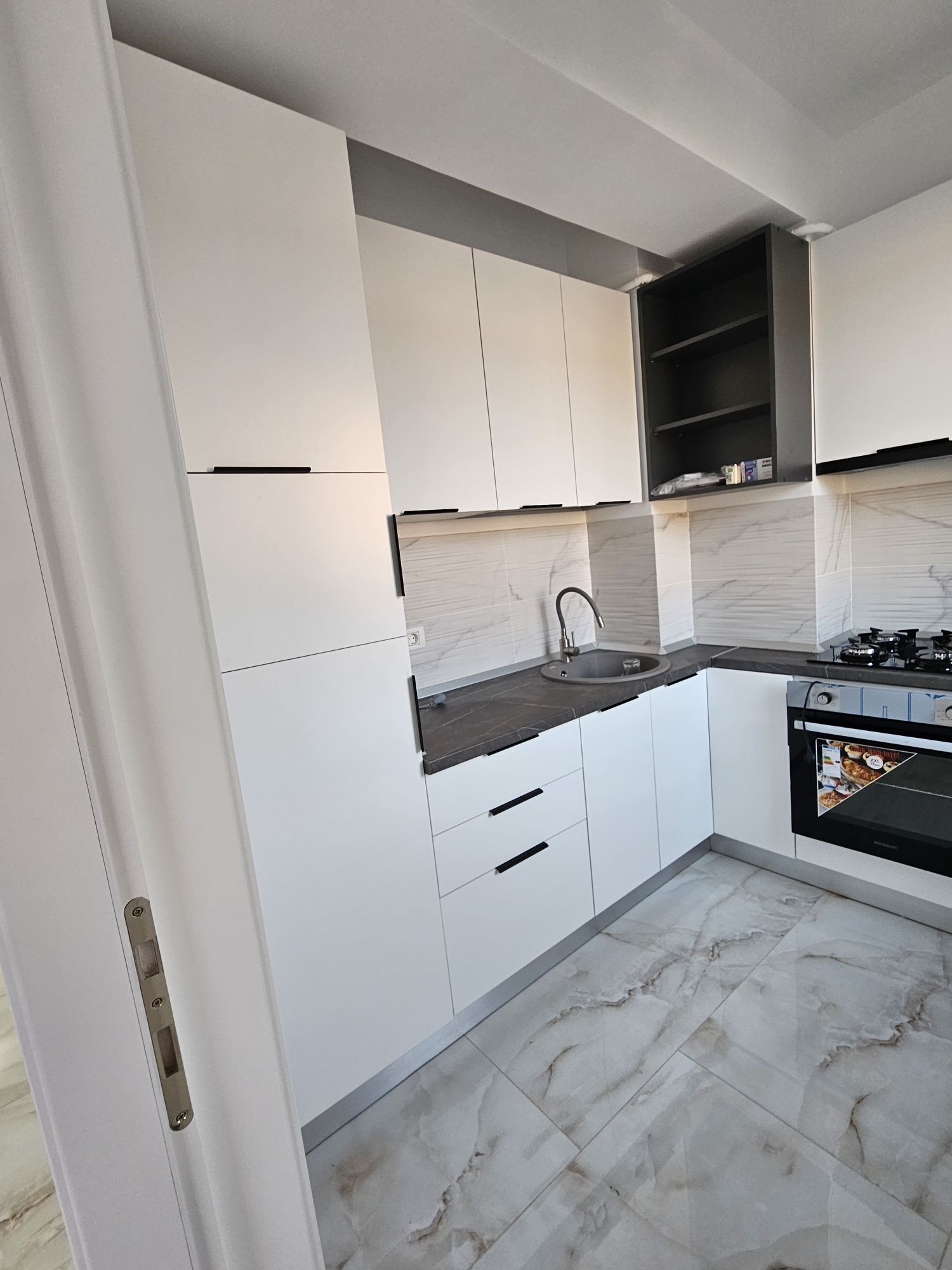 Inchiriez apartament pentru prima utilizare, in bloc nou