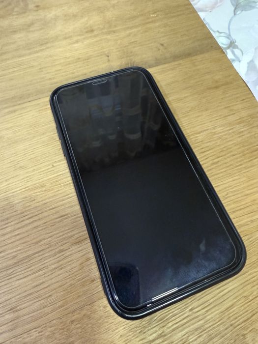 Продавам Iphone 11 64GB памет