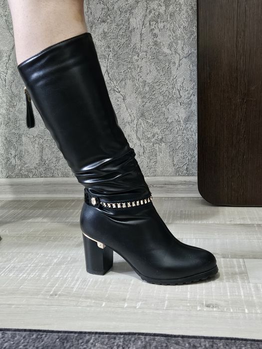 Продам зимние сапоги