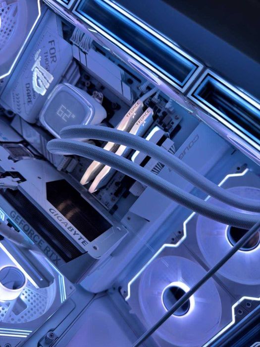 Продам игровой ПК (топовая белая сборка, 2025)