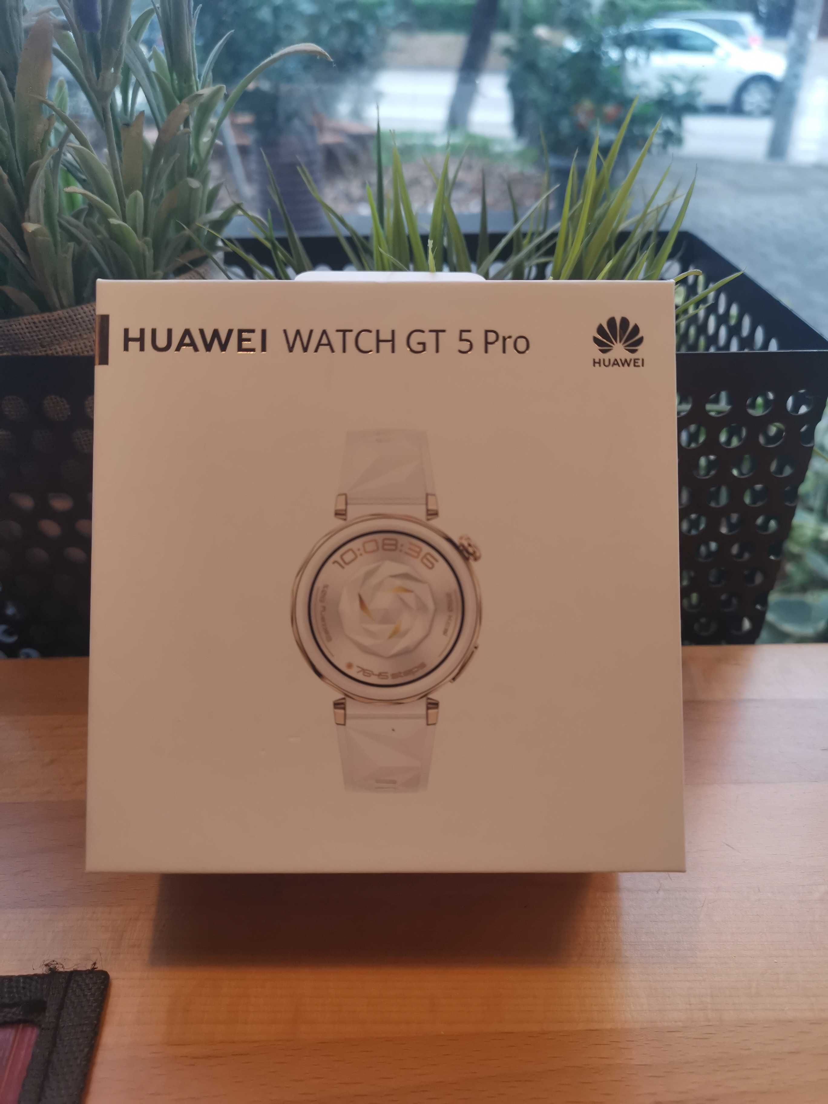 Смарт часовник Huawei Watch GT 5 Pro, 42mm, Бял