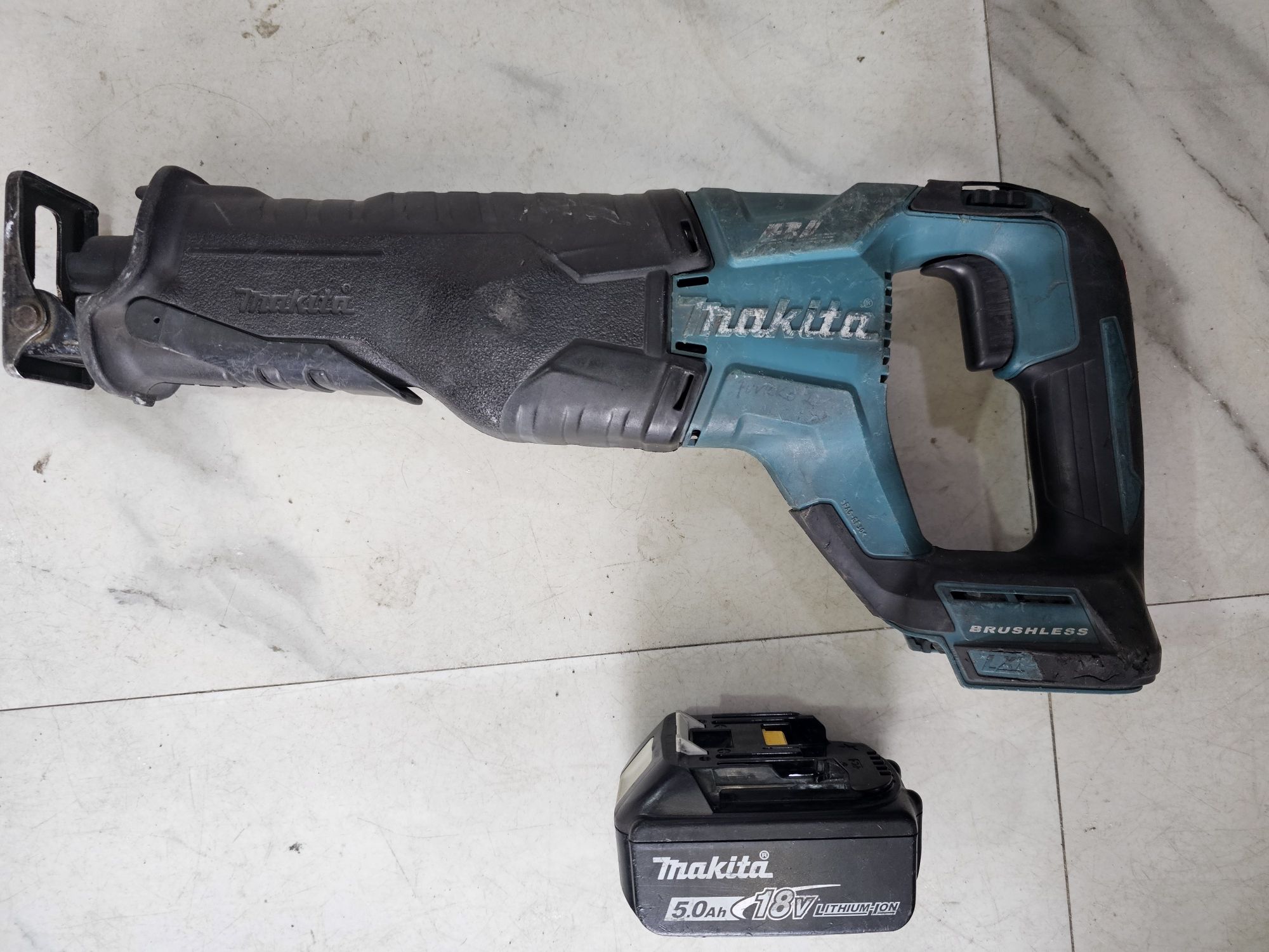 Акумулаторна ножовка MAKITA DJR187Z