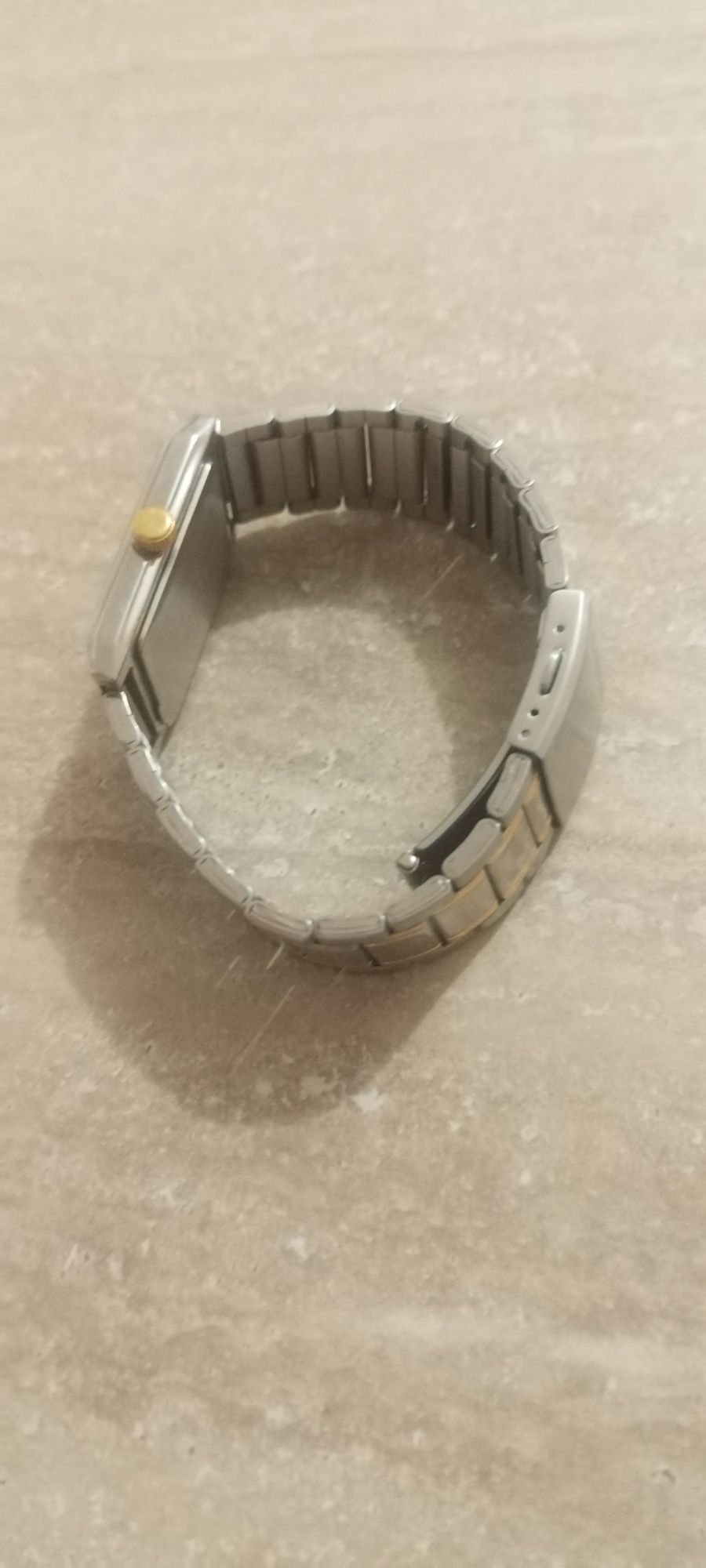 Vând        ceas     Casio