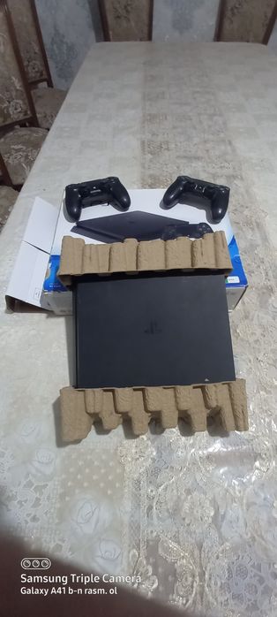 Ps4 slim sotiladi