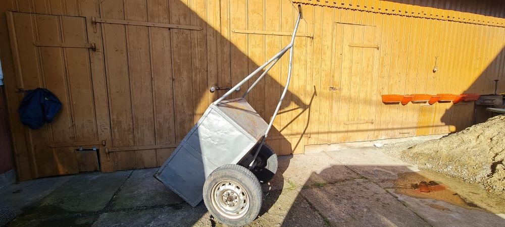 Carucior din metal roti auto