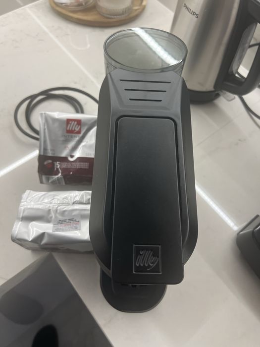 Капсулна кафемашина ILLY SMART MPS