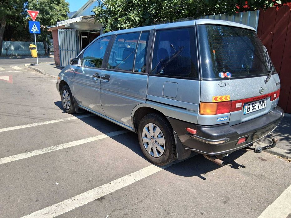 nissan praierie pentru colectionari