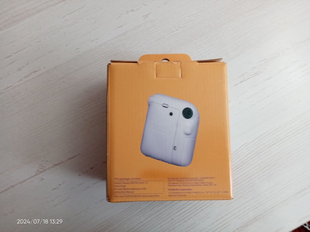 Инстакамера instax mini 12