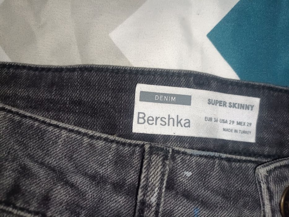 Blugi Bershka pictati S