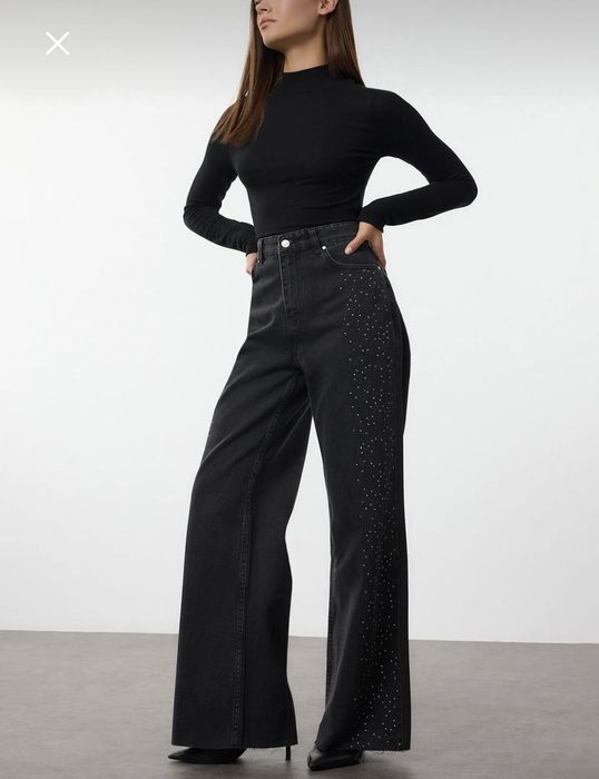 Дамски черни дънки с камъчета