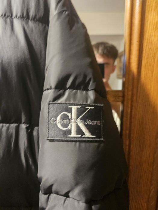 Vând geaca calvin klein