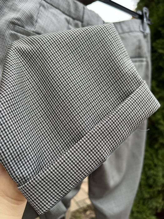 Vând pantaloni pentru barbati Hugo Boss marimea  S-M