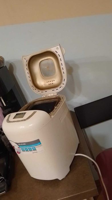 Продавам Хлебопекарна BM910 WII