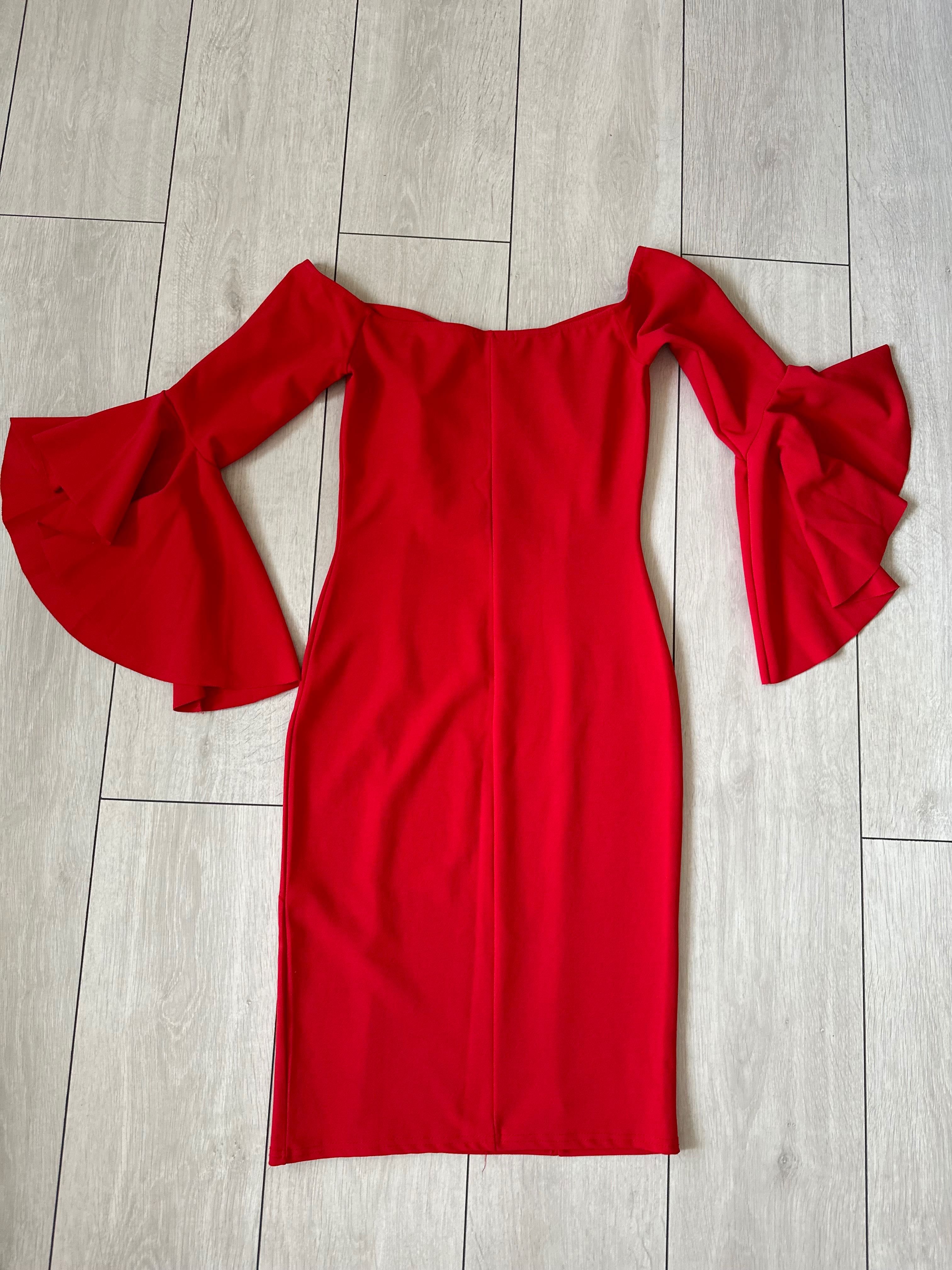 Червена рокля Quiz