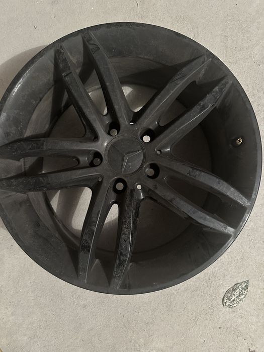 Vind jante Mercedes c220 în stare foarte buna , nu sunt zgîriate.