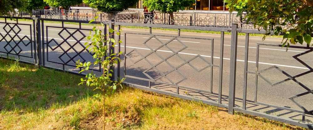 Kvadrat va dumaloq trubadan tayyorlangan maxsus tayyorlangan fextavoni