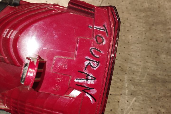 Lampa / Tripla stop dreapta pe aripa 1T0 945 096 R Volkswagen VW Tour