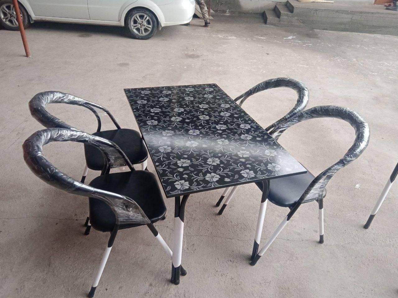 Barcha Turdagi stol stullar bor