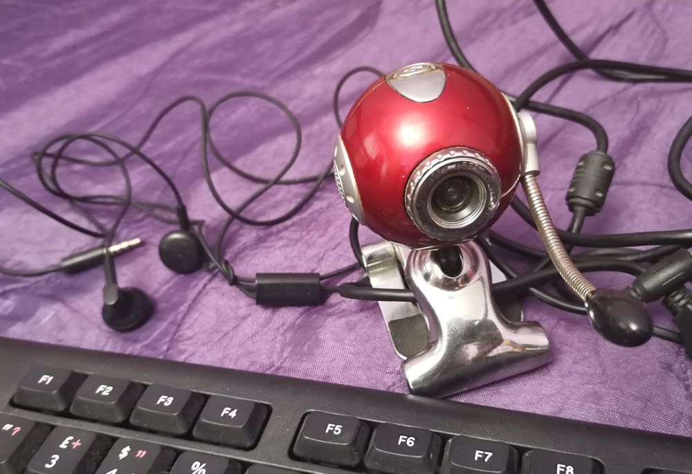 Комплект клавиатури,камера,слушалки