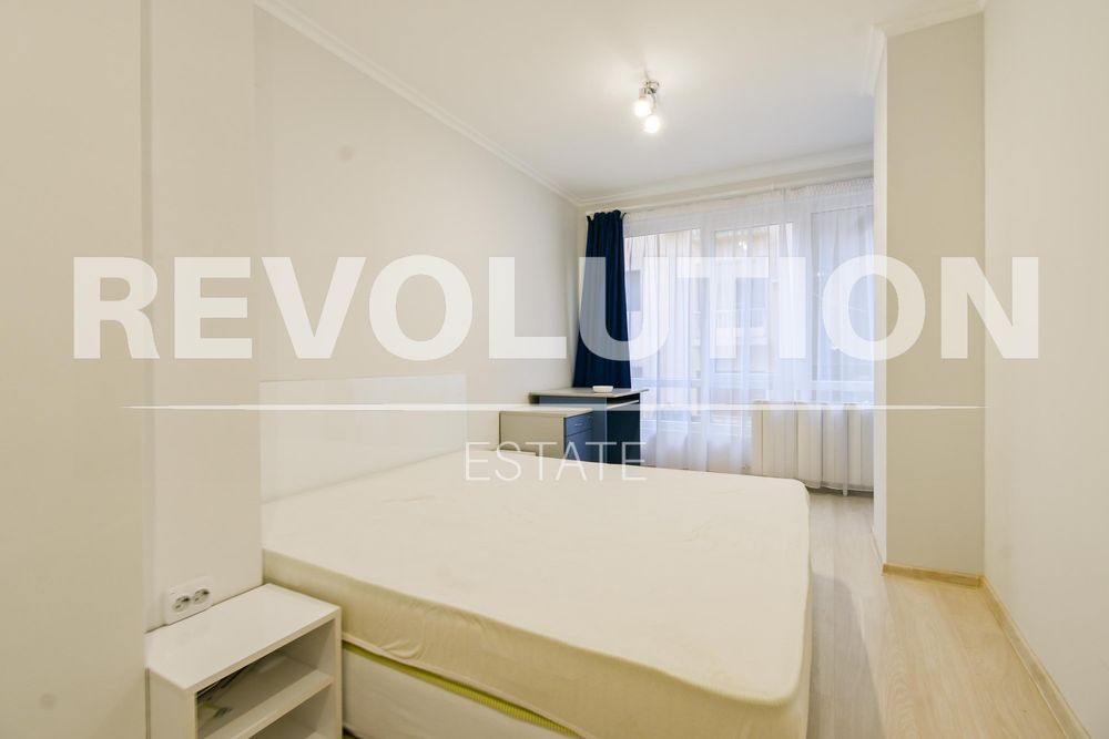 Дава се под наем Тристаен апартамент в София, Център - 108 кв.м за 1200 € - Снимка #3