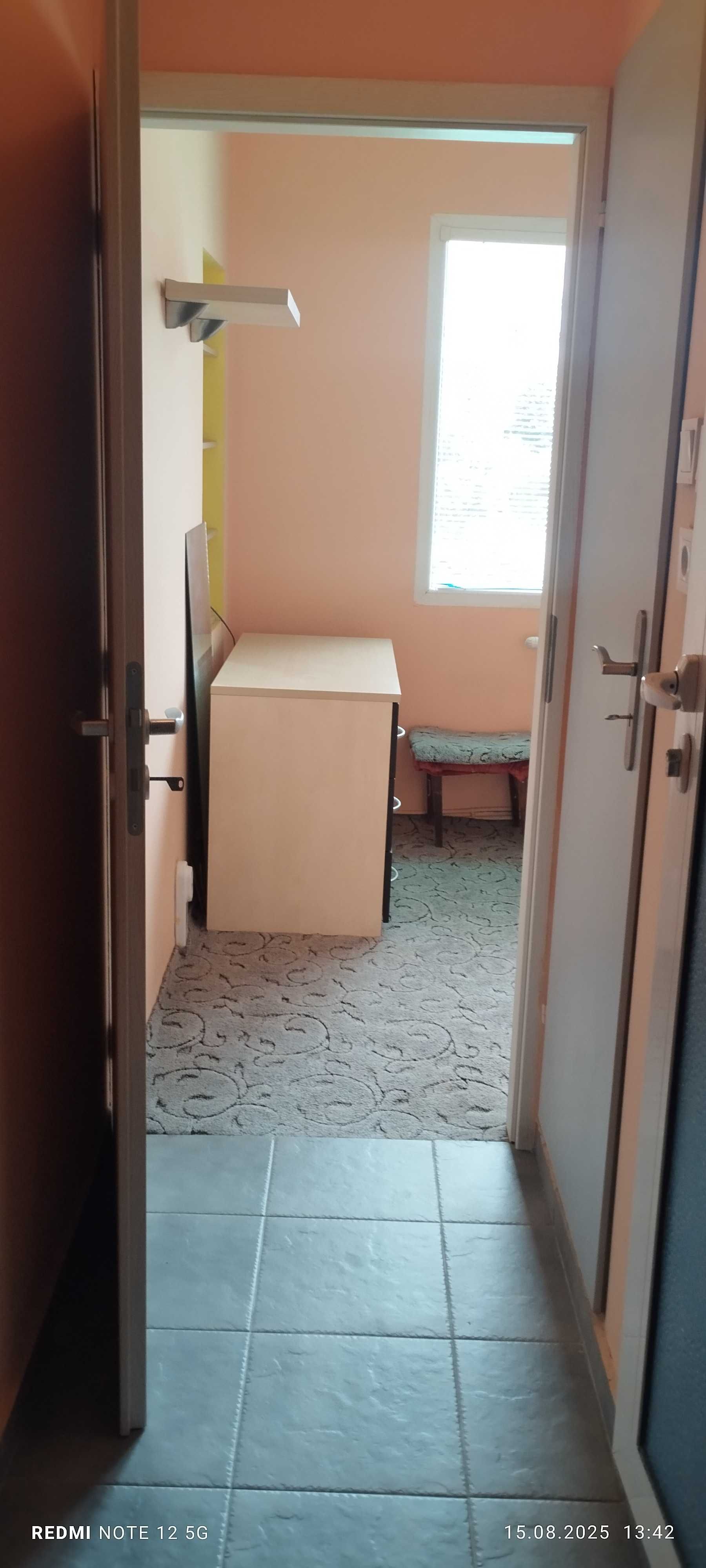Давам под наем двустаен апартамент
