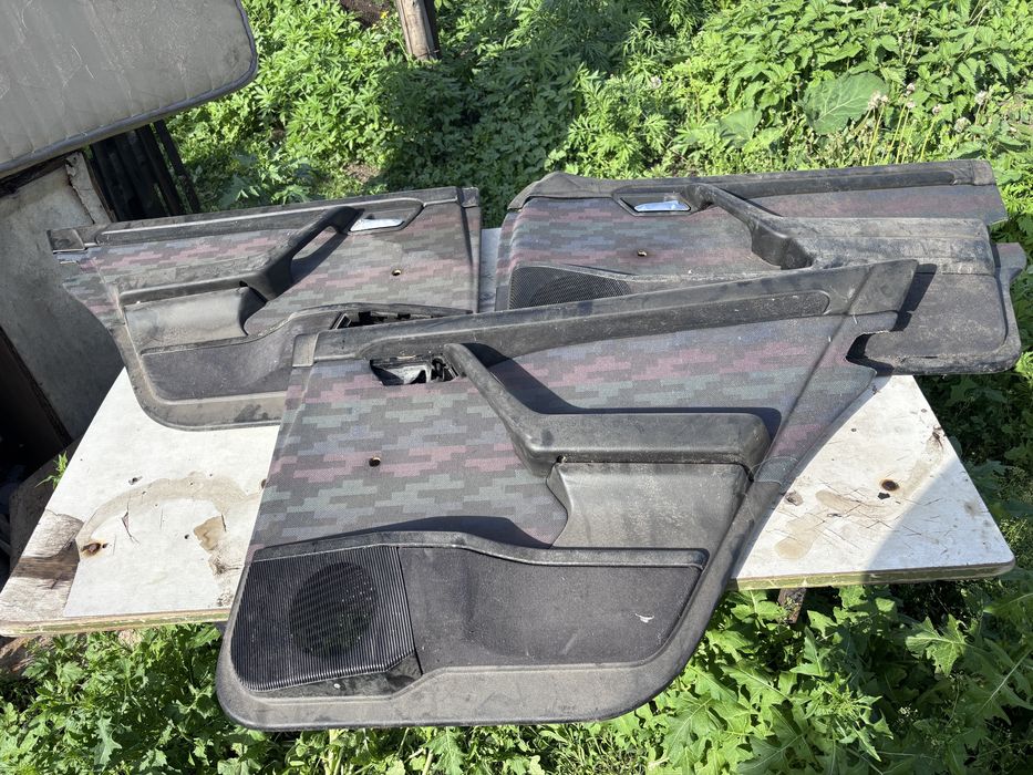 Продам дверные карты на Мерседес W202 C180