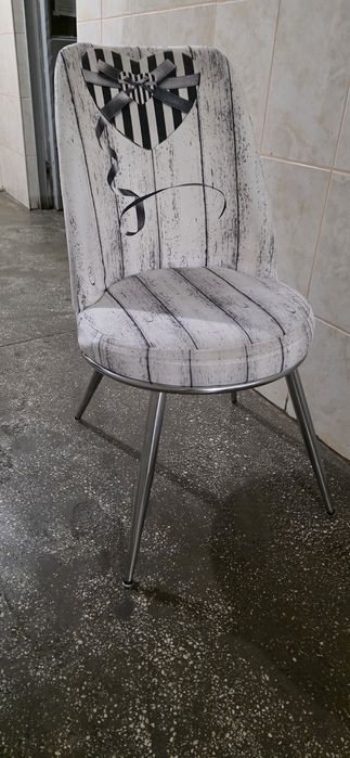 Masa de bucătărie din sticla