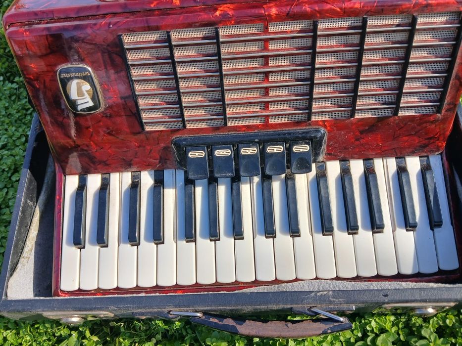 Акордеон велтмайстер Стела 60 баса