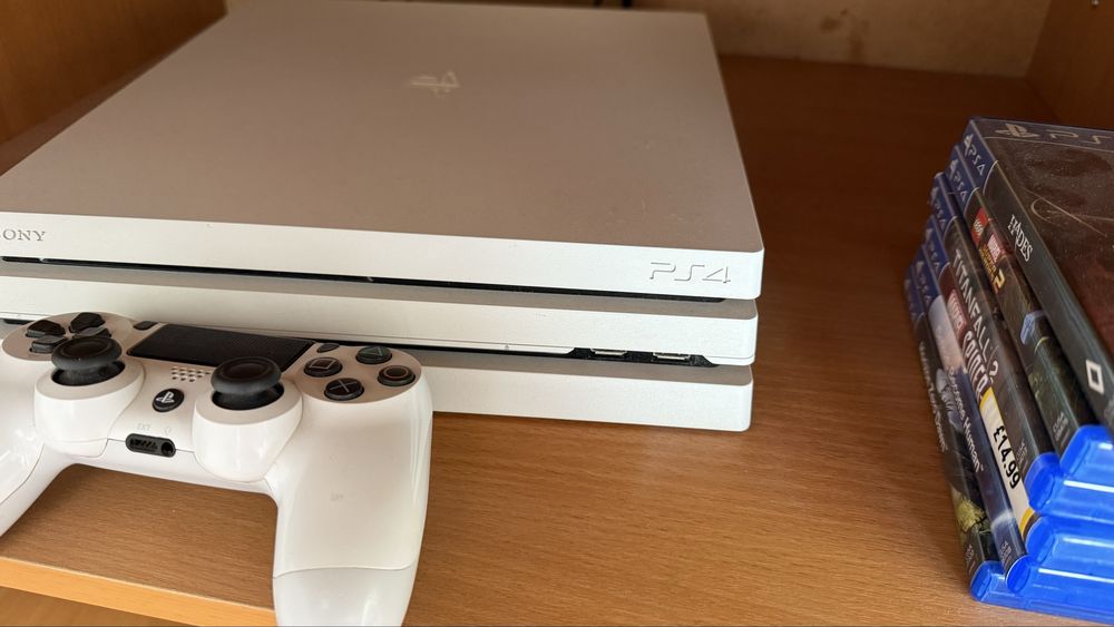 PS4 slim 1тб плюс диски
