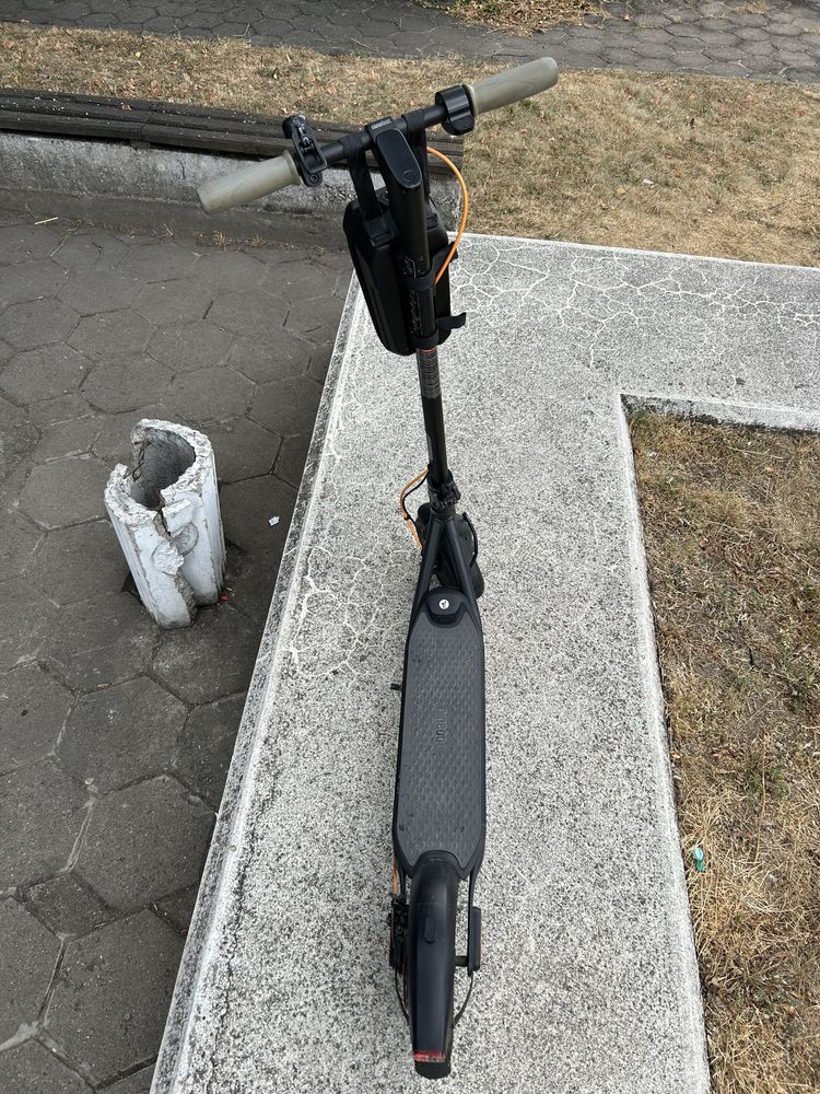 Електрическа тротинетка Ninebot Segway F30E