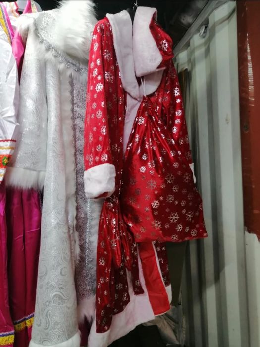 Костюмы Деда мороза и Снегурочки