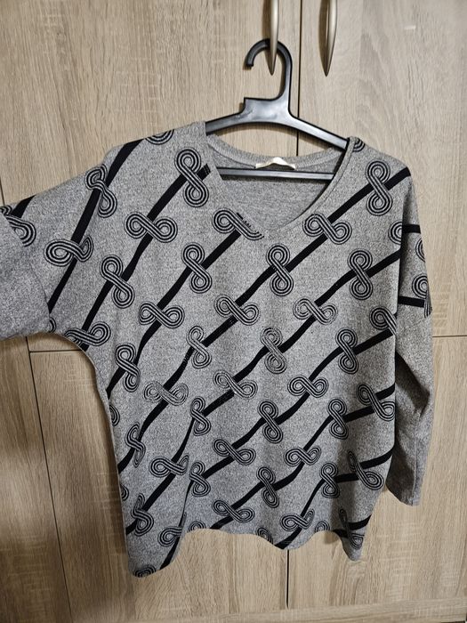 2 броя блузи размер L