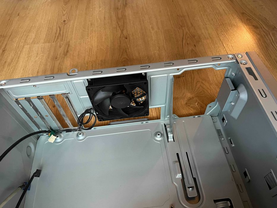 Carcasa ASUS M70AD originala - stare impecabila