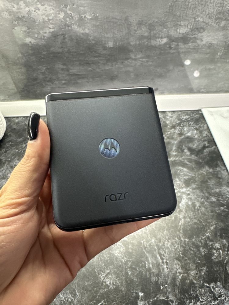 Смартфон Motorola Razr 40