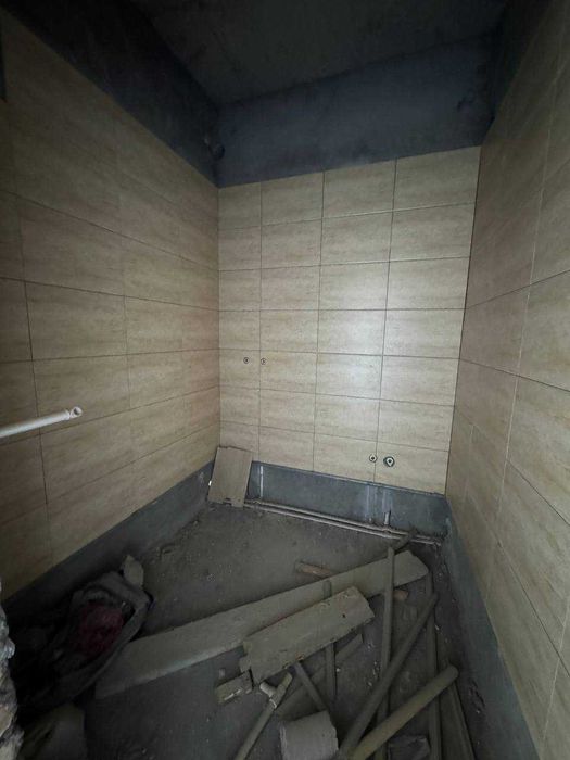 Guliston shahar O'zbekistonshoh ko'chasi 11 uy 19 kv (2 etaj) SOTILADI