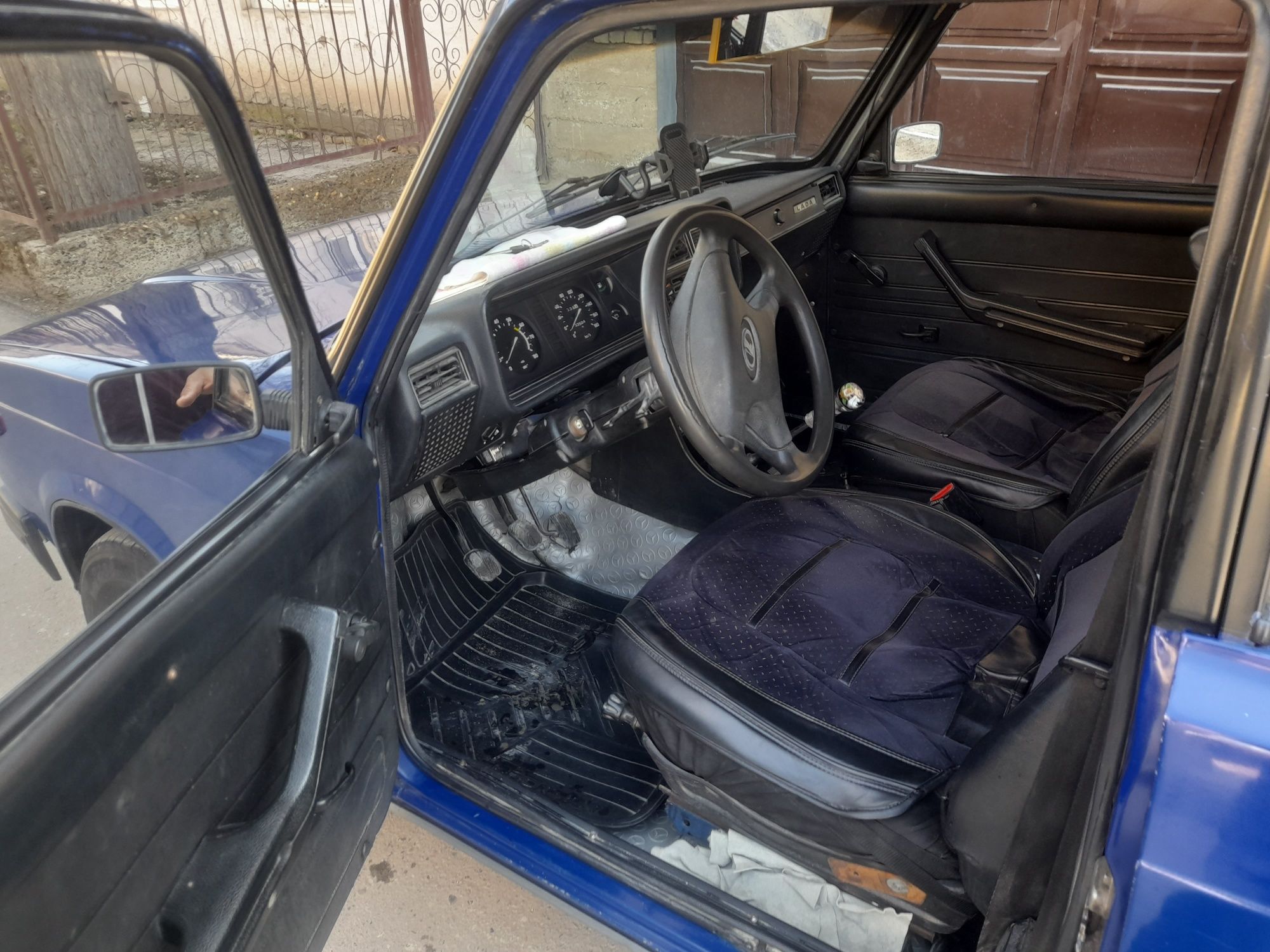 VAZ 2107 sotiladi