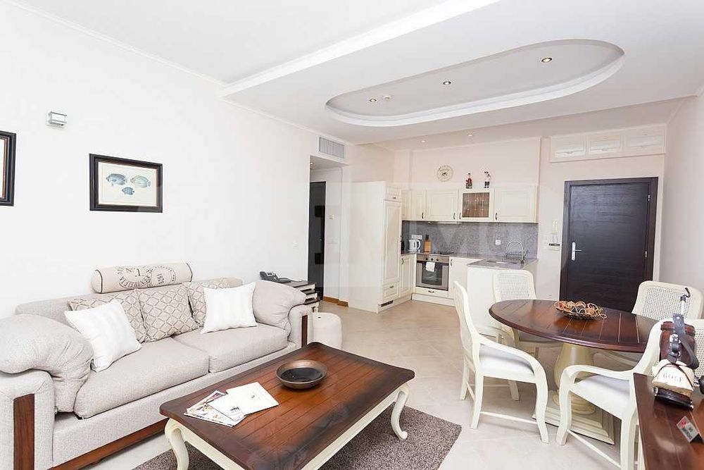 Двустаен апартамент в елитен голф комплекс Thracian Cliffs Golf Resort