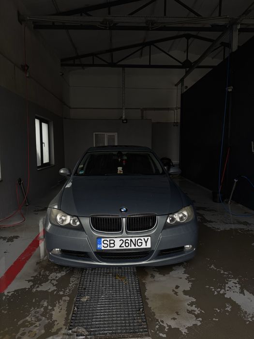 BMW E90 320i  Sedan
