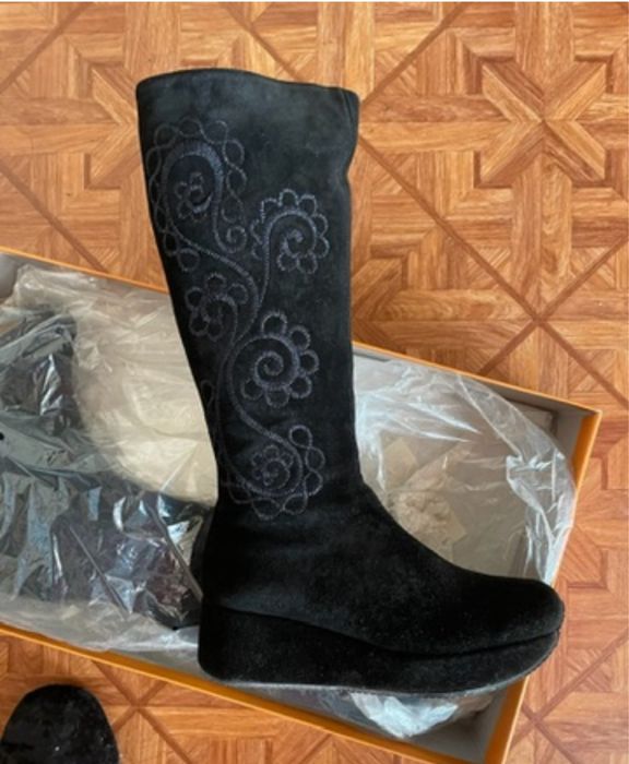 Продам замшевые сапоги зимние Kelton