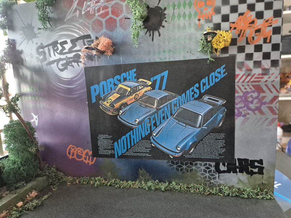 Diorama auto machete 1:18 Parcare Graffiti pentru pasionati auto