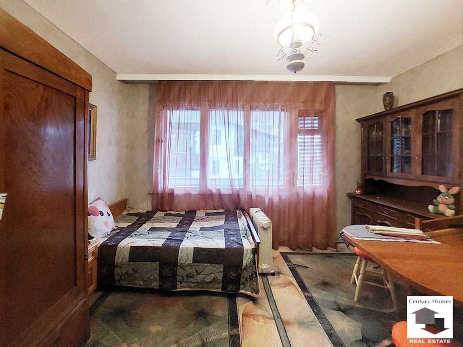 Дава се под наем Едностаен апартамент в Велико Търново, Център - 31 кв.м за 180 € - Снимка #1