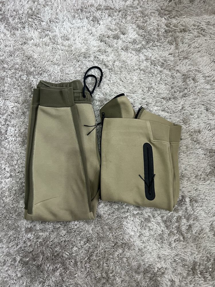 Nike Tech Fleece
