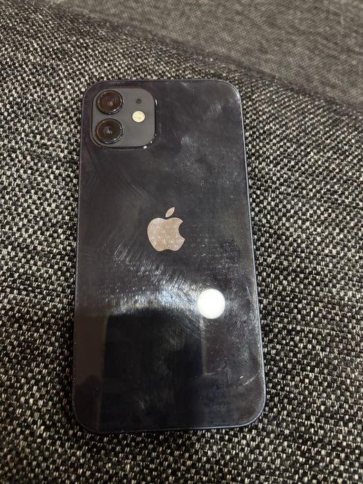 Продавам Apple 12
