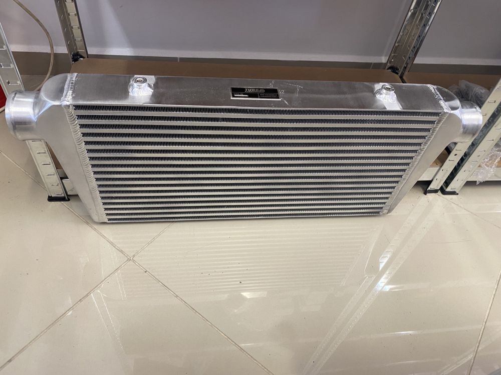 TurboWorks универсален интеркулер Intercooler 600х300х76 bar&plate