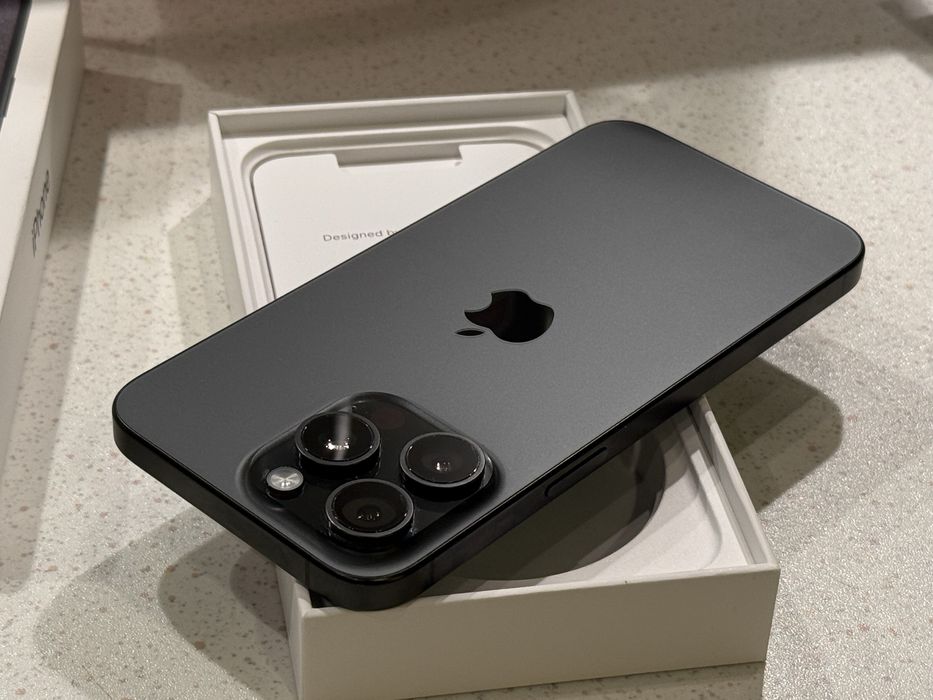 iPhone 15 Pro Max 256GB Titanium Black – Като НОВ, 95% Батерия.